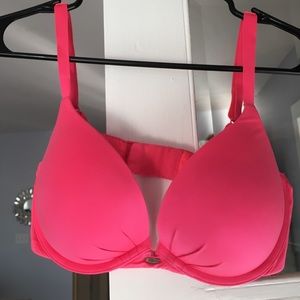34D Victoria’s Secret Fabulous Push-up Bra